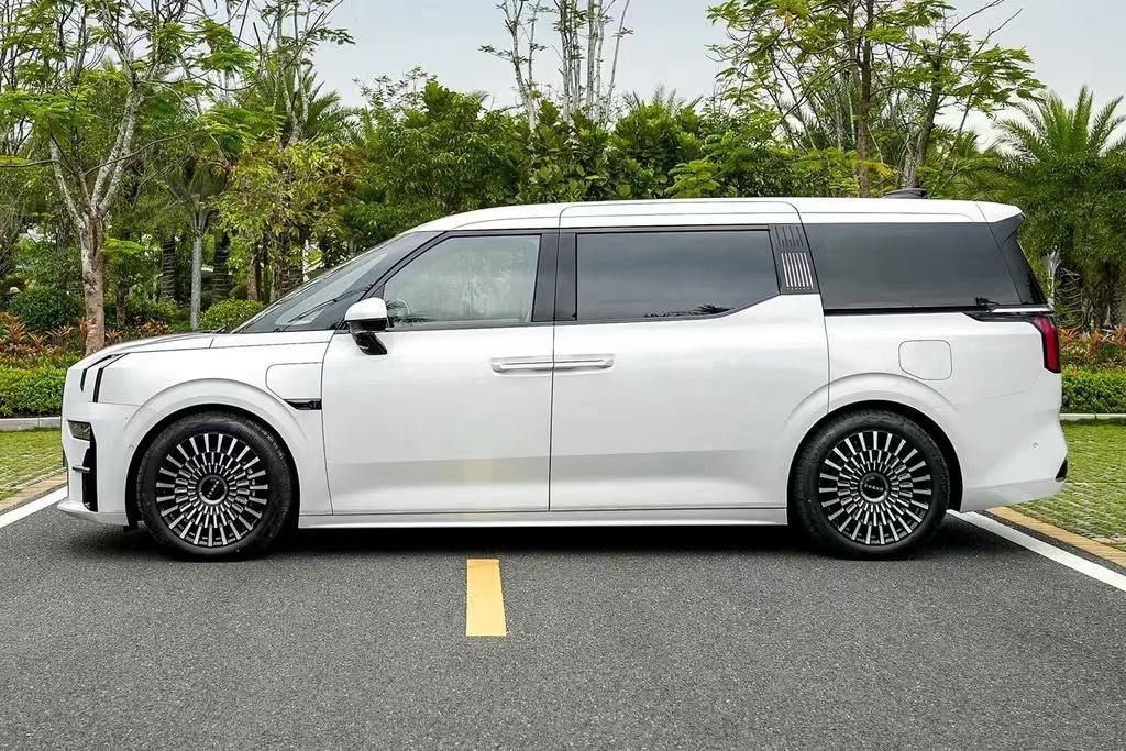 116kWh Lithium Battery Luxury EV Car ZEEKR 009 MPV 5 Door 6 Seats