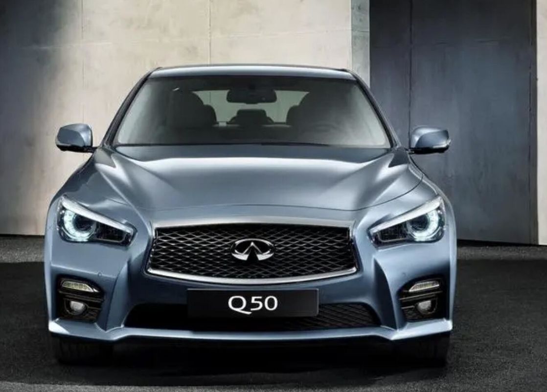5 Passengers Luxury EV Car Middle Large Size Infiniti Q50 Ev 300HP