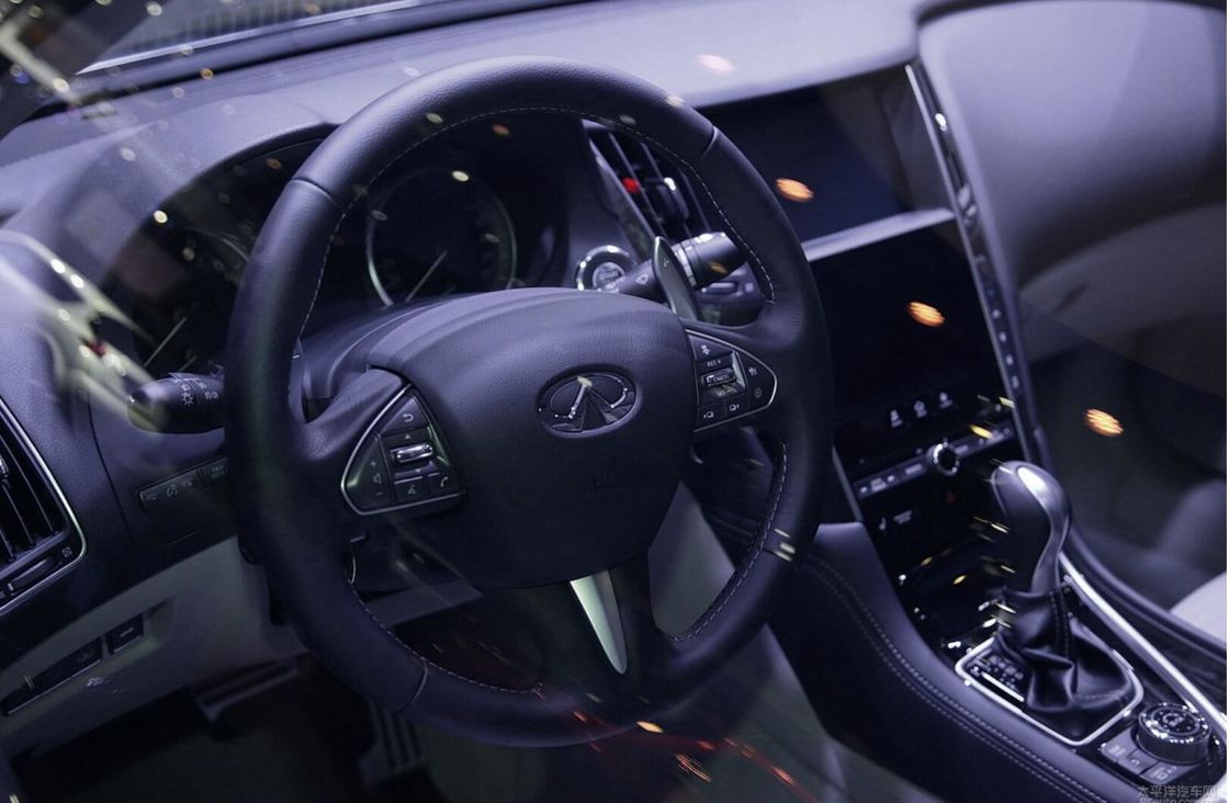 powerful 5 Seater Electric Car Infiniti Q50 Car with 3.0L engine