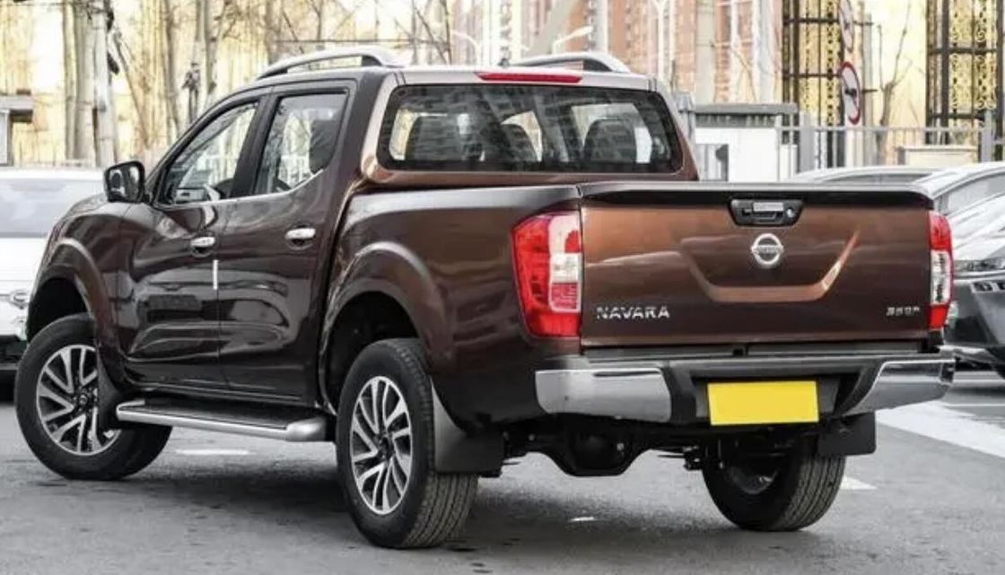 New Flagship Nissan Navara Pickup Truck Cars 2.5L Manual Four Wheel Drive