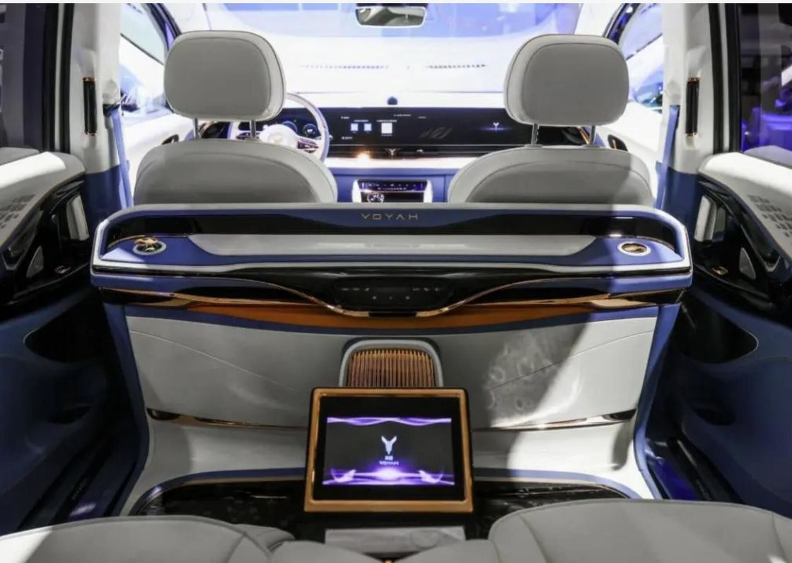 Excellent Stability Voyah EV Dongfeng Electric Car Quick Acceleration
